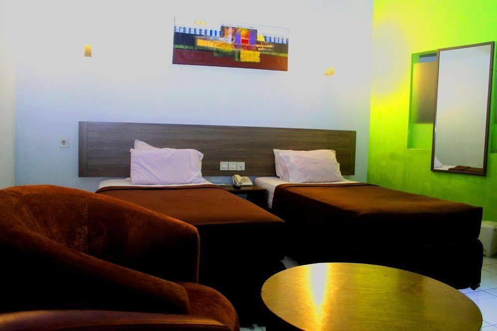 Xtra Hotel Bengkulu Exterior photo