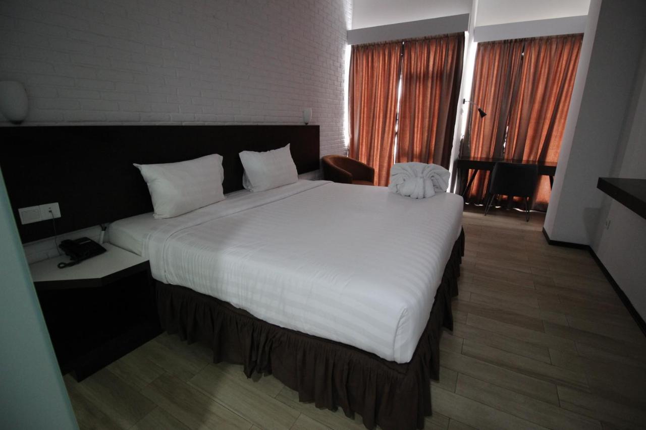 Xtra Hotel Bengkulu Exterior photo