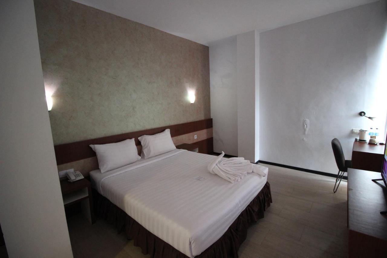 Xtra Hotel Bengkulu Exterior photo